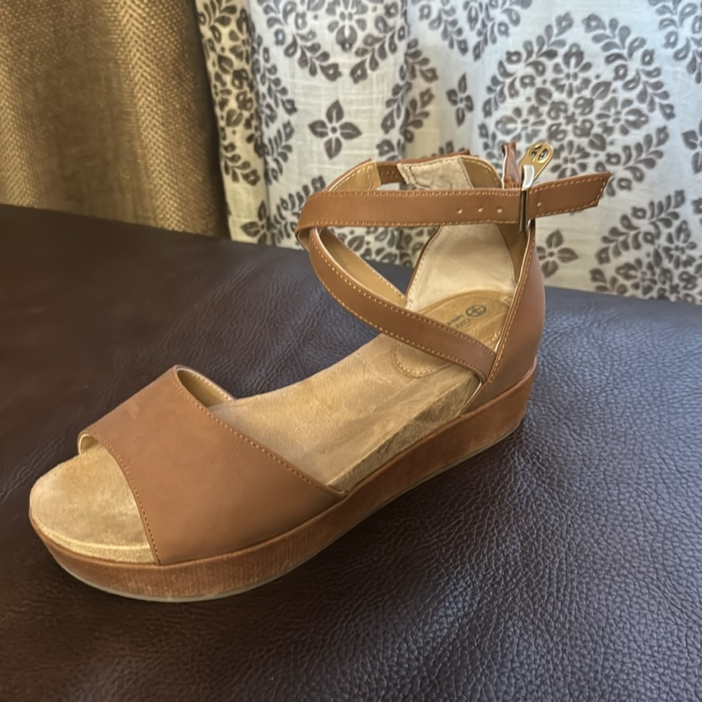 Sandals - Picture 3 of 3